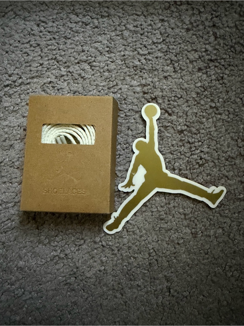 Nike Air Jordan 1 Retro Low-Top Sneakers in Navy and Cream - Picture 8 of 9